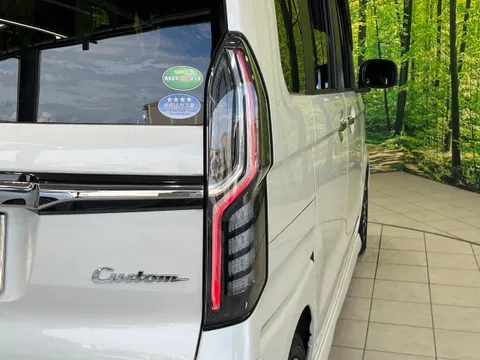 Honda N-BOX Custom