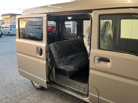 Nissan Clipper Van