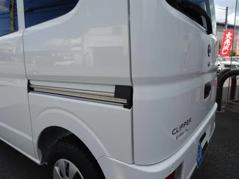 Nissan Clipper Van