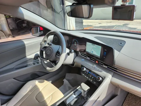 Hyundai Elantra (Avante)