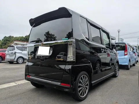 Honda N-BOX Custom