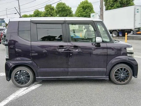 Honda N-BOX Custom