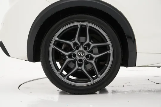Infiniti Q30