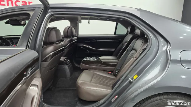 Genesis G90 (EQ900)