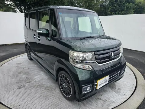 Honda N-BOX Custom
