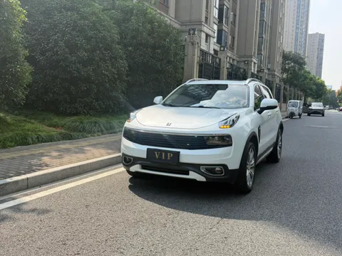 Lynk & Co 01