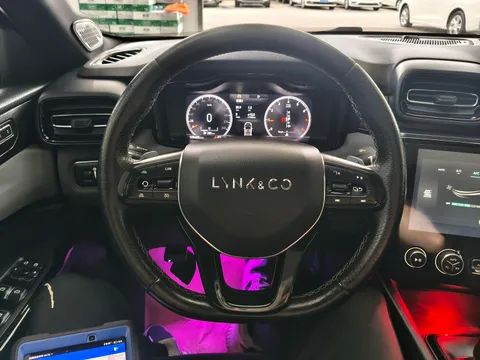 Lynk & Co 03