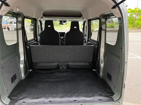 Nissan Clipper Van