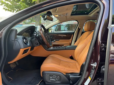 Jaguar XJ