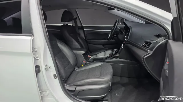 Hyundai Elantra (Avante)
