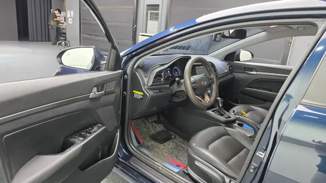 Hyundai Elantra (Avante)