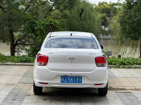 Hyundai Reina