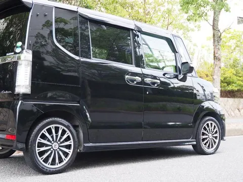 Honda N-BOX Custom