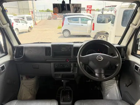 Nissan Clipper Van