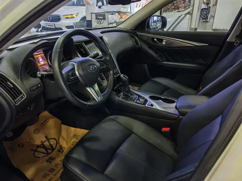 Infiniti Q50L