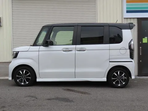Honda N-BOX Custom