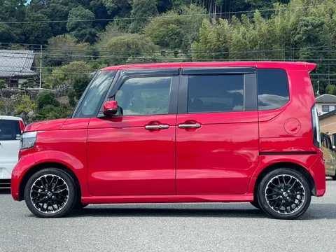 Honda N-BOX Custom