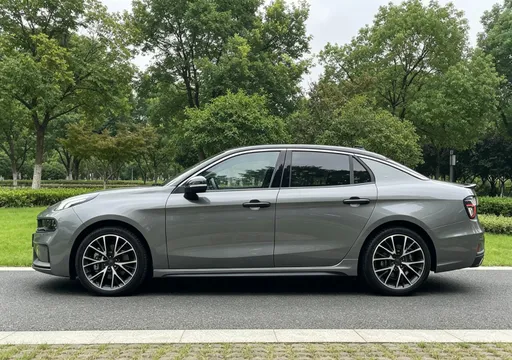 Lynk & Co 03