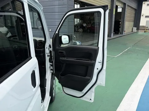 Nissan Clipper Van
