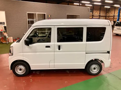 Nissan Clipper Van