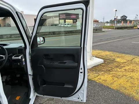Toyota Pixis Mega