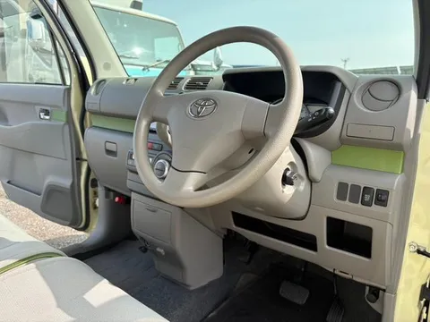 Toyota Pixis Space