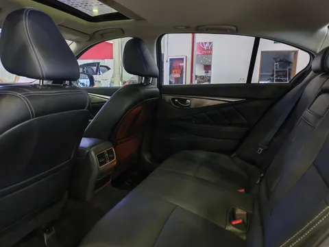 Infiniti Q50L