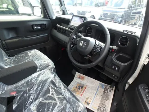 Honda N-BOX Custom