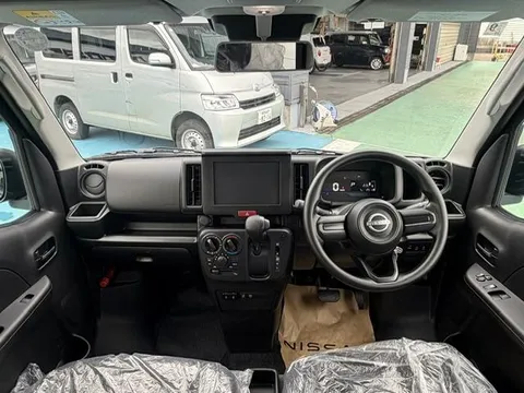 Nissan Clipper Van