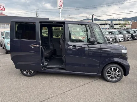 Honda N-BOX Custom