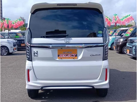 Honda N-BOX Custom