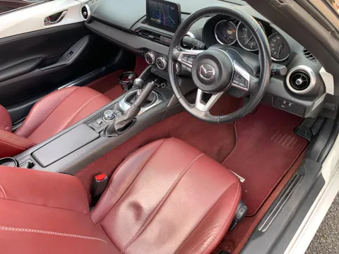 Mazda MX-5 (Roadster)
