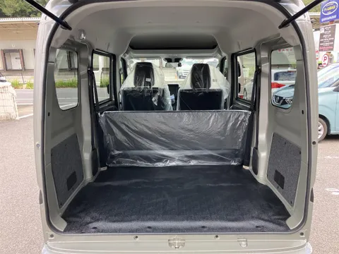Nissan Clipper Van