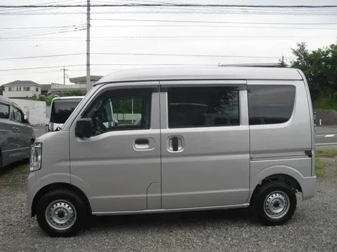 Nissan Clipper Van