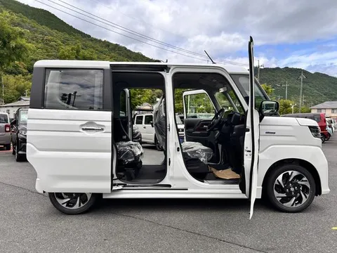 Suzuki Spacia Custom
