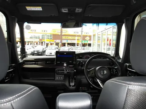 Honda N-BOX Custom