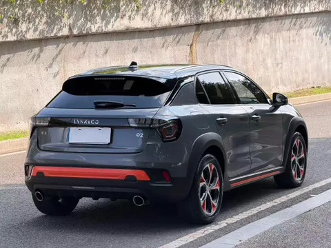 Lynk & Co 02