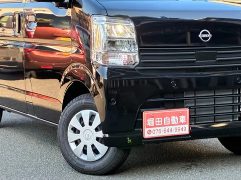 Nissan Clipper Van