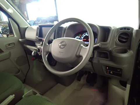 Nissan Clipper Van