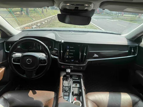 Volvo S90