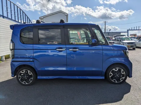 Honda N-BOX Custom