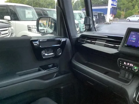 Honda N-BOX Custom