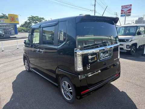 Honda N-BOX Custom