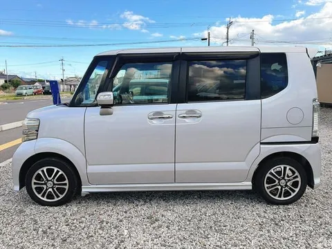 Honda N-BOX Custom