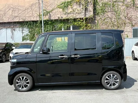 Honda N-BOX Custom