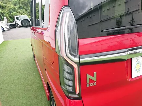 Honda N-BOX Custom