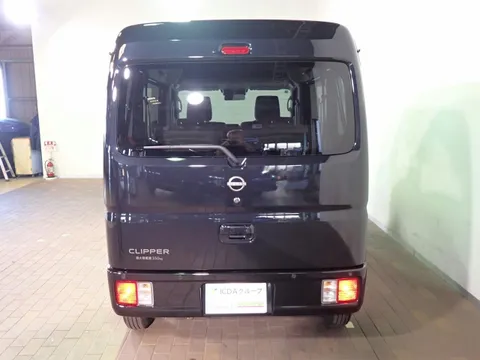 Nissan Clipper Van