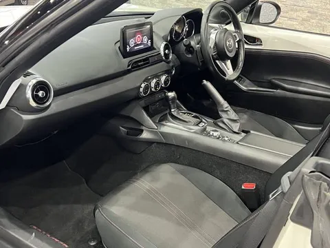 Mazda MX-5 (Roadster)
