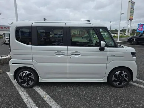 Suzuki Spacia Custom