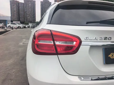 Mercedes-Benz Mercedes-Benz GLA
